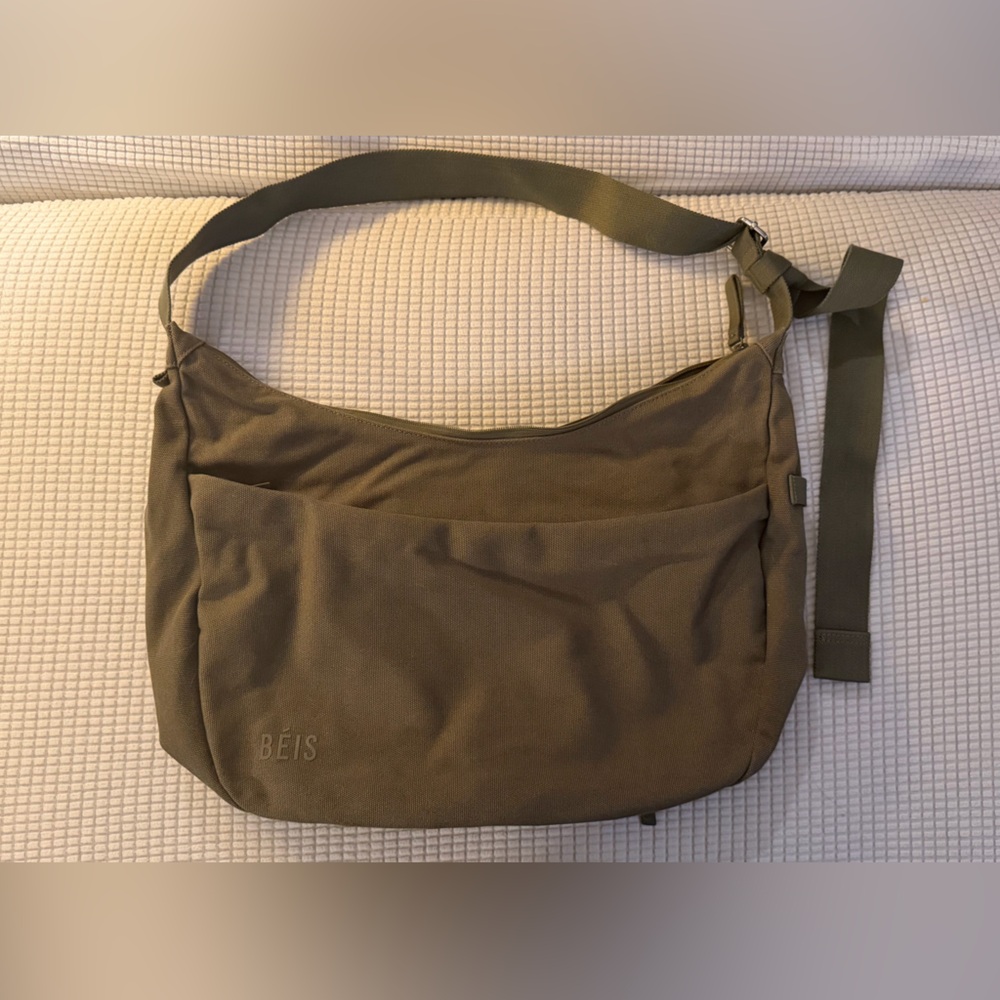 BEIS The Carryall Crossbody in Olive